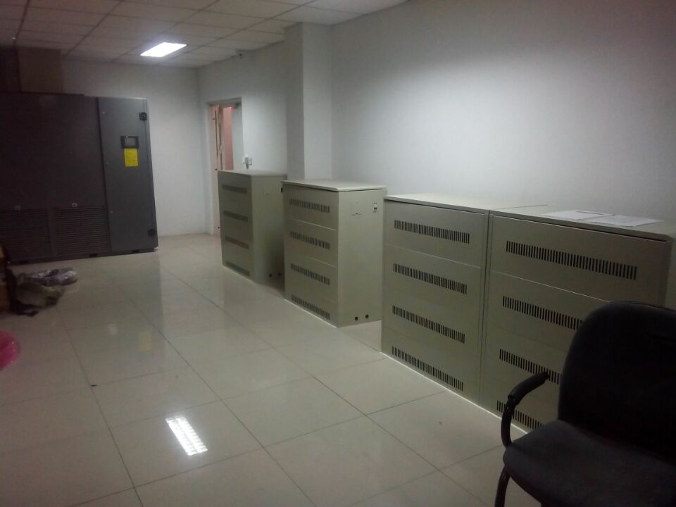 2015為內(nèi)蒙霍林河坑口發(fā)電站蓄電池安裝現(xiàn)場(chǎng)