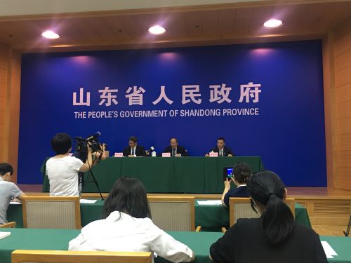 上半年，規(guī)模以上工業(yè)能耗增長3.3%，增速比一季度回落2.0個百分點。其中，六大高耗能行業(yè)能耗增長4.4%，比一季度回落2.9個百分點，對規(guī)模以上能耗的拉動作用明顯減弱，由一季度的5.3個百分點回落到3.2個百分點