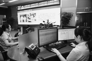 搶修通電、電費交納、業(yè)擴報裝……這些都是與客戶關系最密切的供電服務業(yè)務，這些業(yè)務的辦理效率和水平直接影響著人們的用電體驗感、供電的可靠性和電能質量水平。為了快速響應客戶訴求，實現客戶訴求“一站式”管理，主動提升優(yōu)質服務水平，國家電網公司加快推進供電服務指揮平臺建設