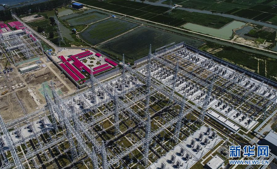 日前，錫盟—泰州±800千伏特高壓直流輸電工程雙極低端啟動(dòng)調(diào)試，7月底前雙極低端調(diào)試結(jié)束，8月將啟動(dòng)雙極高端調(diào)試。錫盟—泰州±800千伏特高壓直流輸電工程是千萬(wàn)千瓦級(jí)的特高壓直流輸電工程，也是國(guó)家大氣污染防治行動(dòng)計(jì)劃“四交四直”特高壓工程的重要組成部分