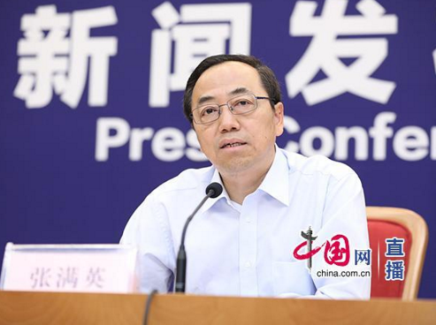 國家發(fā)改委今日召開新聞發(fā)布會，介紹輸配電價改革及價格市場化程度測算有關(guān)情況。國家發(fā)改委價格司巡視員張滿英表示，國家采取措施緩解實體經(jīng)濟(jì)困難，從電價方面來講，今年是輸配電價改革力度最大的一年，上半年完成兩批涉及26個省，完成降價380億