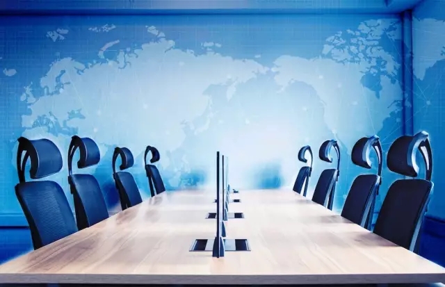 7月26日，《中央企業(yè)公司制改制工作實(shí)施方案》公布。《方案》要求，2017年底前，按照《中華人民共和國(guó)全民所有制工業(yè)企業(yè)法》登記、國(guó)務(wù)院國(guó)有資產(chǎn)監(jiān)督管理委員會(huì)監(jiān)管的中央企業(yè)(不含中央金融、文化企業(yè))，全部改制為按照《中華人民共和國(guó)公司法》登記的有限責(zé)任公司或股份有限公司，加快形成有效制衡的公司法人治理結(jié)構(gòu)和靈活高效的市場(chǎng)化經(jīng)營(yíng)機(jī)制