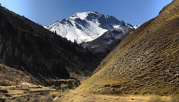 據(jù)甘肅日?qǐng)?bào)報(bào)道，甘肅省7月25日公開(kāi)中央環(huán)境保護(hù)督察整改方案，根據(jù)整改方案，對(duì)位于祁連山自然保護(hù)區(qū)內(nèi)的礦山企業(yè)、水電開(kāi)發(fā)項(xiàng)目和旅游基礎(chǔ)設(shè)施全面復(fù)核排查評(píng)估，堅(jiān)決依法整改，直到問(wèn)題徹底解決。整改方案指出，2017年甘肅省將停止祁連山自然保護(hù)區(qū)內(nèi)的所有探采礦活動(dòng)，2018年底前全面清理退出，2020年前全面消除自然保護(hù)區(qū)內(nèi)礦山地質(zhì)環(huán)境問(wèn)題