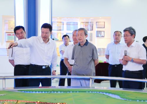 7月30日，中共中央政治局委員、國(guó)務(wù)院副總理馬凱赴中核北方核燃料元件有限公司視察指導(dǎo)工作。國(guó)務(wù)院常務(wù)副秘書(shū)長(zhǎng)丁學(xué)東，工業(yè)與信息化部副部長(zhǎng)、國(guó)防科工局局長(zhǎng)唐登杰，內(nèi)蒙古自治區(qū)黨委常委、包頭市委書(shū)記張?jiān)褐遗阃暡? onError=