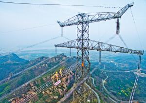  連日來，多地出現(xiàn)高溫天氣，使得電網(wǎng)負(fù)荷持續(xù)攀升，多地電網(wǎng)最大負(fù)荷創(chuàng)下歷史新高。尤其是江蘇，11次刷新歷史記錄，日最高負(fù)荷沖破1億千瓦，成為國家電網(wǎng)系統(tǒng)首個負(fù)荷破億的省級電網(wǎng)