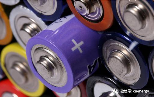 動(dòng)力電池回收利用發(fā)展將迎來(lái)新的發(fā)展機(jī)遇。近日，國(guó)家標(biāo)準(zhǔn)委發(fā)布了312項(xiàng)國(guó)家標(biāo)準(zhǔn)的公告，其中涉及汽車(chē)動(dòng)力電池的國(guó)標(biāo)就有3項(xiàng)，分別為GB/T34013-2017《電動(dòng)汽車(chē)用動(dòng)力蓄電池產(chǎn)品規(guī)格尺寸》、GB/T34014-2017《汽車(chē)動(dòng)力蓄電池編碼規(guī)則》、GB/T34015-2017《車(chē)用動(dòng)力電池回收利用余能檢測(cè)》