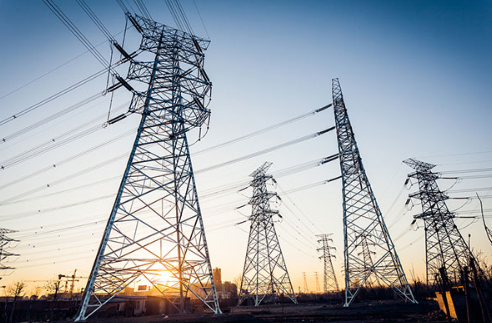 2017年全球輸配電基礎(chǔ)設(shè)施市場(chǎng)收益達(dá)992億美元國(guó)際商業(yè)智能研究機(jī)構(gòu)Visiongain日前發(fā)布全球輸配電基礎(chǔ)設(shè)施市場(chǎng)研究報(bào)告稱，2017年，全球輸配電基礎(chǔ)設(shè)施市場(chǎng)收益有望達(dá)到992億美元。報(bào)告中認(rèn)為，高壓/超高壓直流輸電系統(tǒng)將成為全球輸配電基礎(chǔ)設(shè)施投資市場(chǎng)的一大亮點(diǎn)