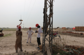 巴基斯坦默—拉±660千伏輸電工程建設(shè)現(xiàn)場(chǎng)在50攝氏度高溫下，技術(shù)人員開展巴基斯坦默—拉±660千伏輸電工程勘測(cè)。7月12日，巴西美麗山二期±800千伏特高壓換流站工程初步設(shè)計(jì)順利通過第三方權(quán)威機(jī)構(gòu)評(píng)審，這是國內(nèi)特高壓直流輸電技術(shù)初步設(shè)計(jì)評(píng)審經(jīng)驗(yàn)運(yùn)用到海外項(xiàng)目的創(chuàng)新實(shí)踐，此舉對(duì)美麗山二期工程順利推進(jìn)具有里程碑意義