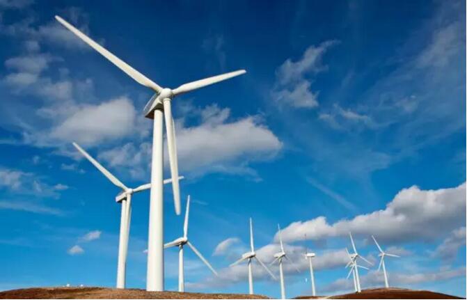 日變化對(duì)風(fēng)電場與電網(wǎng)的協(xié)調(diào)和良性發(fā)展有一定的影響，本文針對(duì)廣西省復(fù)雜地形分析其風(fēng)速日變化規(guī)律。來源：微信公眾號(hào)“計(jì)鵬新能源” ID：jipengxinnengyuan 1資料和處理方法本文選取了廣西地區(qū)測風(fēng)時(shí)間滿一年，缺測、不合理數(shù)據(jù)較少的測風(fēng)塔數(shù)據(jù)作為代表進(jìn)行分析