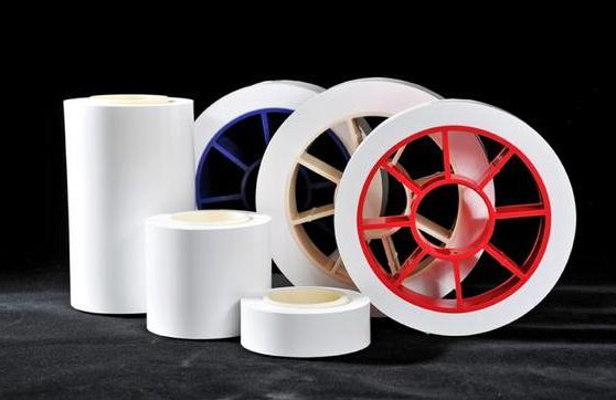 日本東麗株式會社將在歐洲建立一家工廠，制造電動車鋰離子電池零部件，截止至2020年，東麗的預(yù)算支出約為1200億日元(約合10.8億美元)，其中部分資金將用被于該歐洲工廠。由于近期各國紛紛發(fā)布汽、柴油車禁售聲明，東麗也將目標(biāo)轉(zhuǎn)向了電動車