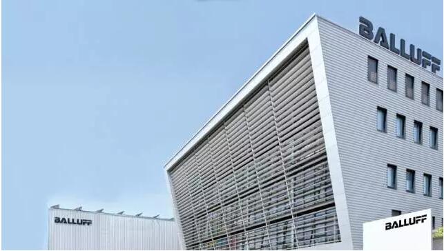 “中國(guó)制造2025”“工業(yè)4.0”概念的提出，都意味著今后風(fēng)電等行業(yè)的生產(chǎn)環(huán)節(jié)會(huì)變得越來(lái)越智能、靈活。所謂的“智能”，簡(jiǎn)單來(lái)說(shuō)就是讓設(shè)備能夠自我優(yōu)化、自動(dòng)化操作