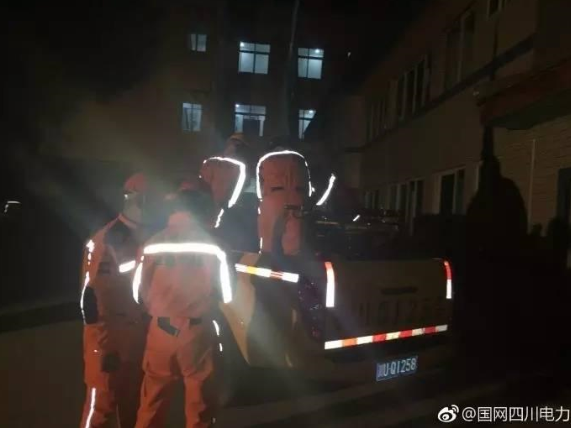 8月8日21時19分在四川阿壩州九寨溝縣(北緯33.20度，東經(jīng)103.82度)發(fā)生7.0級地震，震源深度20千米。截至8月8日23時30分，地震已造成5人死亡、70余人受傷