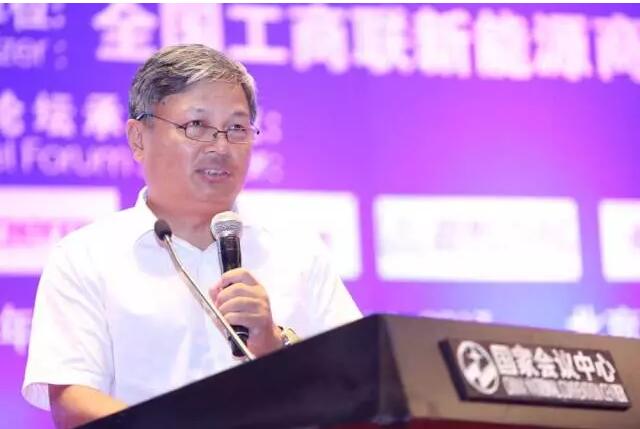 8月1-2日，以“新能源與供給側(cè)改革”為主題的第十一屆中國新能源國際高峰論壇在北京國家會議中心隆重召開。國家住房和城鄉(xiāng)建設(shè)部科技與產(chǎn)業(yè)化發(fā)展中心副主任梁俊強出席開幕式，并發(fā)表“新能源在北方地區(qū)冬季清潔取暖的應(yīng)用與思考”主題演講