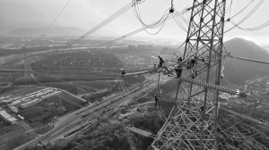 500千伏富N—陽N輸電線路投運為杭州電網(wǎng)迎峰度夏提供保障。戴翔攝7月，杭州連續(xù)出現(xiàn)23個高溫天，最高氣溫達41攝氏度