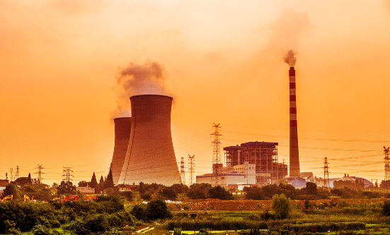 當前電力行業(yè)困境與煤電關(guān)系尚未理順、電力體制改革尚未到位、電網(wǎng)建設滯后等因素直接相關(guān)，我國電力市場建設尚處于起步階段，剛開始放開發(fā)電、售電環(huán)節(jié)，調(diào)峰補償、價格響應等市場機制尚未建立。有部分中長期雙邊交易，尚未建立現(xiàn)貨市場，新能源邊際成本低的優(yōu)勢難以體現(xiàn)，跨省跨區(qū)輸送新能源的現(xiàn)貨市場機制還處于研究階段