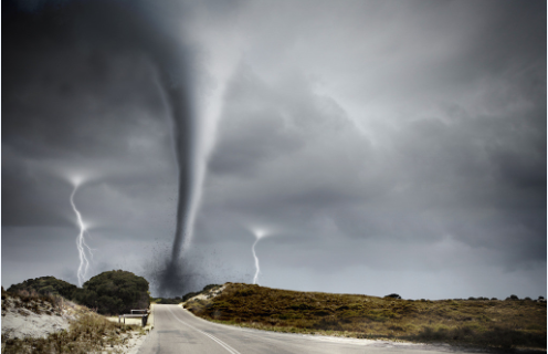 8月11日，內(nèi)蒙古自治區(qū)赤峰境內(nèi)發(fā)生龍卷風(fēng)災(zāi)害，造成4條10千伏線路，53個(gè)臺(tái)區(qū)停運(yùn)，涉及停電用戶3763戶。災(zāi)情發(fā)生后，國(guó)家電網(wǎng)赤峰供電公司立即啟動(dòng)應(yīng)急預(yù)案，應(yīng)急指揮中心統(tǒng)一指揮調(diào)度，組織人員第一時(shí)間趕赴受災(zāi)現(xiàn)場(chǎng)，核查電力設(shè)施受災(zāi)情況，并分別向受災(zāi)地點(diǎn)派駐發(fā)電車或發(fā)動(dòng)機(jī)進(jìn)行應(yīng)急電源保障，同時(shí)連夜組織開展應(yīng)急搶修
