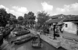 無論是GDP的增速、產(chǎn)業(yè)結(jié)構(gòu)的演變方向，還是以煤為主的能源消費(fèi)結(jié)構(gòu)，蘇州的經(jīng)濟(jì)能源發(fā)展?fàn)顩r都與全國整體情況極其相似。如今，蘇州已躋身全國“GDP萬億俱樂部”，這使其在城市能源變革發(fā)展中具有更加重要的示范引領(lǐng)作用