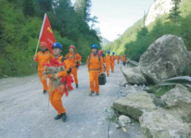 8月8日21時19分46秒，四川阿壩州九寨溝縣發(fā)生7.0級地震。震后，各方迅速投入應(yīng)急救援