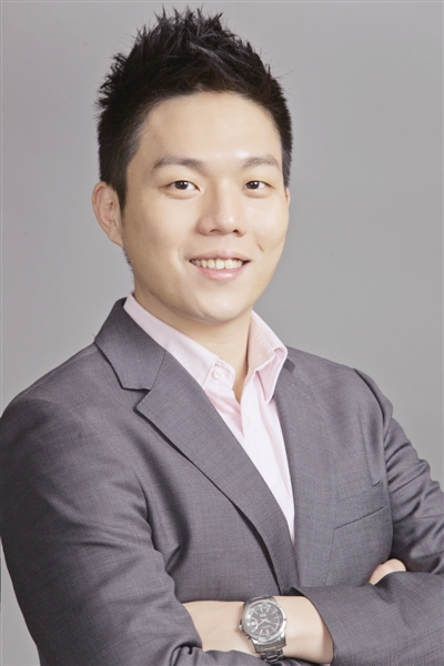 成長在臺灣、求學(xué)于美國，供職于法國企業(yè)的張宗明正操著臺灣味十足的普通話同記者侃侃而談《能源發(fā)展“十三五”規(guī)劃》《電力發(fā)展“十三五”規(guī)劃》，還有國家能源局最新發(fā)布的微電網(wǎng)政策。在施耐德電氣位于望京的辦公室里，記者同遠(yuǎn)在上海辦公的張宗明進行了視頻訪談