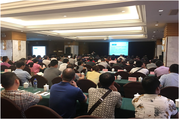 8月14日，貴州電力市場管理委員會在貴龍飯店舉辦了電力市場化交易專題培訓(xùn)。電力交易中心有關(guān)專家應(yīng)邀對貴州電力市場主體市場化交易行為星級信用評價進(jìn)行了解讀，并對貴州電力市場合同電量轉(zhuǎn)讓交易實施辦法進(jìn)行了深入分析，各發(fā)電企業(yè)、售電企業(yè)和電力用戶代表共140余人參加培訓(xùn)