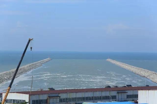 我在福核陪你看海這個夏天，跟我一起，到福清核電看海。海平面上的福清核電，寧靜，平和