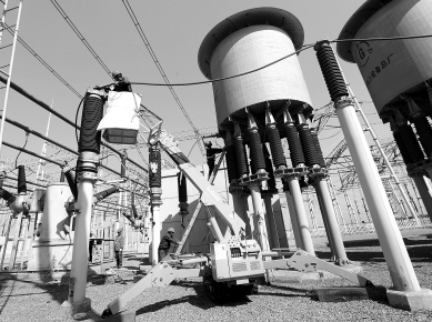  能源的清潔可靠供應(yīng)，是推動(dòng)經(jīng)濟(jì)社會(huì)低碳發(fā)展、綠色轉(zhuǎn)型的基礎(chǔ)。河南作為能源大省，面臨傳統(tǒng)產(chǎn)能過剩、能源整體利用效率偏低等問題