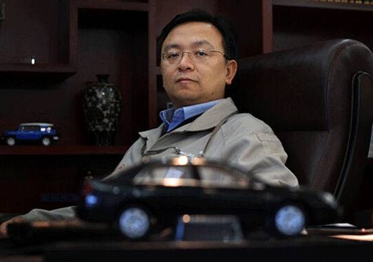 8月22日，比亞迪總裁王傳福在深圳比亞迪總部接受記者采訪時(shí)稱，比亞迪從明年開(kāi)始，將主推10萬(wàn)元以下的小微純電動(dòng)車。比亞迪是中國(guó)新能源汽車的領(lǐng)導(dǎo)者，2008年開(kāi)始推出插電混動(dòng)車，此后推出第一款純電動(dòng)車e6,售價(jià)在30萬(wàn)元-40萬(wàn)元之間