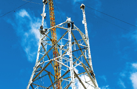 一條長達2738千米的大地飛龍，即將橫空出世。一條平均海拔4000米的電力聯(lián)網(wǎng)工程，正在改變歷史