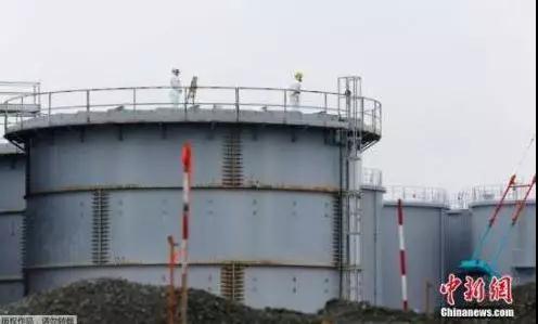 據(jù)日媒報道，關(guān)于日本東京電力公司福島第一核電站1至4號機組周圍約1.5公里地層凍結(jié)應(yīng)對核污水的“凍土遮水壁”，東電本月22日對其中廠房西側(cè)剩余約7米未凍結(jié)部分進行凍結(jié)。凍結(jié)工作完成需要花費數(shù)月，預(yù)計最快今年秋季完成