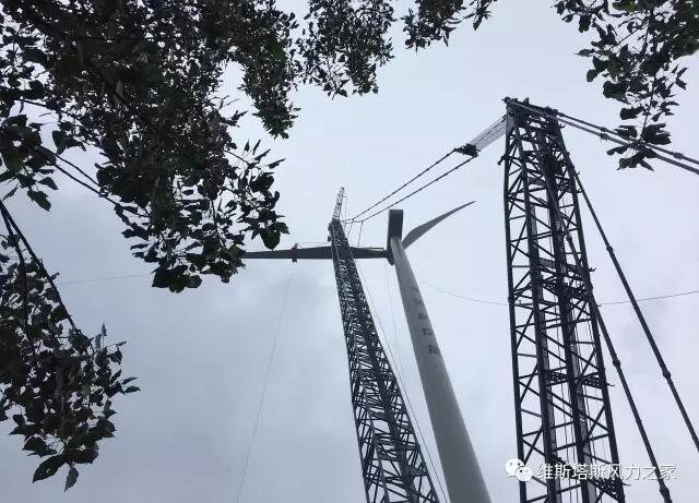 8月29日傍晚，一臺塔筒高度137米的維斯塔斯V110-2.0 MW 風機在山東菏澤成功完成安裝。這標志著中國風電行業(yè)項目級（非樣機）塔筒高度新紀錄誕生