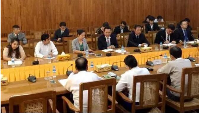 8月24至25日，中國三峽集團總經(jīng)理、黨組副書記王琳赴緬甸調(diào)研孟東水電站及新能源項目開發(fā)工作。王琳聽取了三峽國際關(guān)于緬甸市場業(yè)務(wù)開展情況的匯報，看望了集團公司在緬員工并對下一步開展緬甸市場工作進行了部署