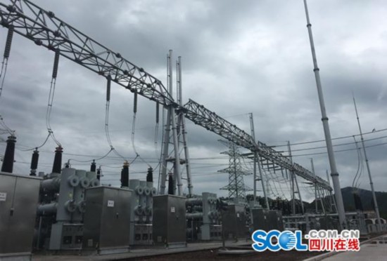 8月30日22時43分，隨著第二臺主變壓器充電成功，國網(wǎng)四川省電力公司2017年重點建設(shè)項目500千伏瑪瑙(宣漢)變電站正式投運，該變電站是達州首座500千伏智能變電站。 500千伏瑪瑙(宣漢)變電站“500千伏瑪瑙變電站是四川第七座500千伏智能變電站，也是四川第48個500千伏變電站