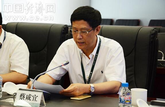 前幾日，由政協(xié)福建省委員會主辦，經(jīng)濟日報˙中國經(jīng)濟網(wǎng)承辦的首屆"電能替代"清新福建公益調(diào)研行在國網(wǎng)福建省電力公司的大力支持下成功舉辦。福建省政協(xié)經(jīng)濟委員會辦公室副主任陳小龍，以及來自省直、漳州、泉州、南平等地的部分政協(xié)委員:福建省政協(xié)委員、福建省僑聯(lián)黨組成員、秘書長吳武煌，福建省政協(xié)委員、漳州市僑聯(lián)黨組書記、主席林智勇，福建省政協(xié)委員、南平市臺聯(lián)會長陳建華，福建省政協(xié)委員、福建中醫(yī)藥大學(xué)黨委統(tǒng)戰(zhàn)部部長吳萍，福建省政協(xié)委員、泉州華僑歷史博物館館長吳翠蓉等委員通過三天實地走訪，深入