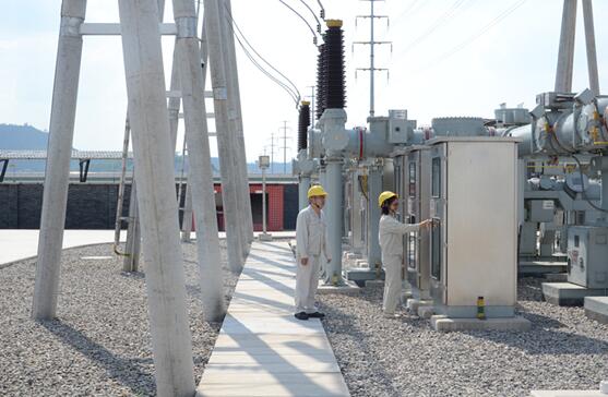 近日，筆者獲悉，重慶市梁平區(qū)雙桂城區(qū)110千伏張橋變電站已于今年4月26日投入運行，可供10千伏出線16回，迄今為止，已送出新城5回出線。保障重慶市梁平區(qū)雙桂城區(qū)4萬余人用電