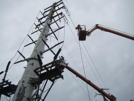 110千伏茂西線和110千伏茂西嶺線是供應(yīng)110千伏西山變電站的兩條110千伏線路，承擔(dān)著桂平市區(qū)的電力供應(yīng)任務(wù)，一旦發(fā)生線路故障，將會影響到桂平市區(qū)的絕大部分用戶的用電。8月15日，貴港供電局對110千伏茂西線和110千伏茂西嶺線柔性電纜頭改剛性連接工作刻不容緩