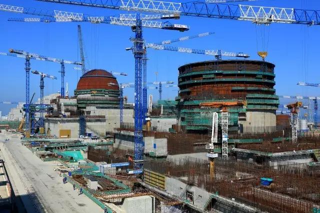 8月，“華龍一號(hào)”示范工程福清核電5、6號(hào)機(jī)組工程建設(shè)穩(wěn)步推進(jìn)。“印象華龍”18期帶您回顧8月“華龍”成長(zhǎng)的點(diǎn)滴：2017 08.026號(hào)機(jī)組安全殼筒體鋼襯里全部吊裝完成2017 08.045號(hào)機(jī)組核島閥門現(xiàn)場(chǎng)試壓工作正式啟動(dòng)2017 08.066號(hào)機(jī)組核島安裝開(kāi)始2017 08.155號(hào)機(jī)組環(huán)吊20噸吊鉤載荷試驗(yàn)完成

 

2017 08.166號(hào)機(jī)組柴油機(jī)主貯油罐全部吊裝就位2017 08.165號(hào)機(jī)組內(nèi)筒體穹頂?shù)谝欢位炷翝仓? onError=