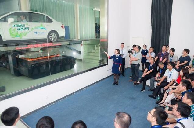 9月1日，中國(guó)晚報(bào)工作者協(xié)會(huì)每年一屆的年會(huì)在廣州舉行。今年以“探索智慧城市”為主線，羊城晚報(bào)報(bào)業(yè)集團(tuán)組織全國(guó)晚報(bào)上百名社長(zhǎng)來(lái)到廣州天河區(qū)CBD，感受廣州智慧城市發(fā)展成就