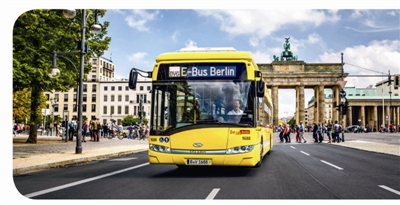  還在擔(dān)心下雨天電動汽車充電不安全？總覺得插拔充電槍不夠方便？若電動汽車實現(xiàn)了無線充電，這些煩惱都能迎刃而解。全球首條無線充電電動公交汽車線路在德國柏林運(yùn)營 8月23日，由中國電動汽車百人會主辦的“破解充電困境與技術(shù)發(fā)展探討會”在清華大學(xué)召開