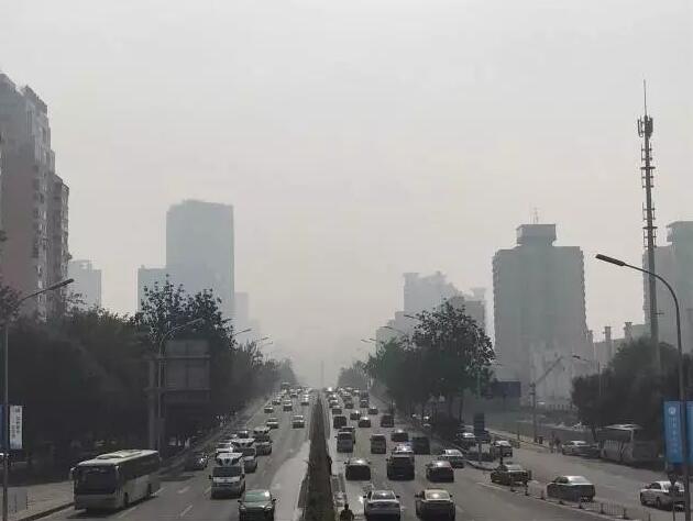 質(zhì)疑源于兩年前一篇爆紅網(wǎng)文《環(huán)保工程師眼里的霧霾真相》。爭(zhēng)論引起了決策層的重視