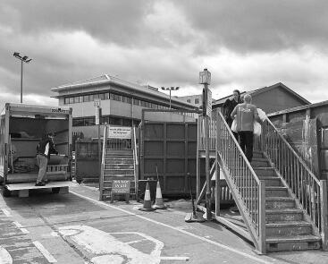 特別關(guān)注綠色生活，離不開妥善處理生活垃圾。英國是一個(gè)垃圾分類制度嚴(yán)格、循環(huán)利用程度很高的國家