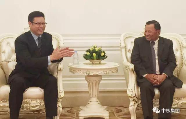 8月25日～30日，中核集團(tuán)總經(jīng)理錢智民率團(tuán)訪問了瑞典和柬埔寨，積極開拓歐洲發(fā)達(dá)國家和東南亞發(fā)展中國家市場，落實國家“一帶一路”倡議，全方位推動核及相關(guān)產(chǎn)業(yè)“走出去”。在柬埔寨期間，錢智民拜訪了柬埔寨代國家元首、參議院主席賽沖親王，匯報了中核集團(tuán)承擔(dān)的中國援柬打井找水項目的實施情況，并希望在實施好一期工程的基礎(chǔ)上，繼續(xù)承擔(dān)項目后續(xù)工程