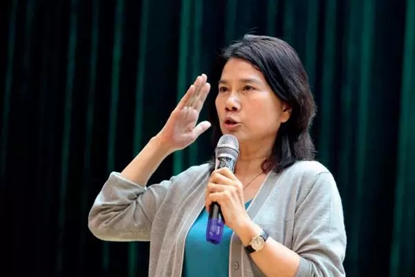 摘要風(fēng)光背后的珠海銀隆面臨許多挑戰(zhàn)：鈦酸鋰電池一方面具有安全快充、耐寬溫和循環(huán)壽命長的優(yōu)點，但是另一方面，缺點也非常明顯。忙于擴產(chǎn)、籌謀上市——珠海銀隆新能源股份有限公司（下簡稱“珠海銀隆”）2017年仍然十分忙碌