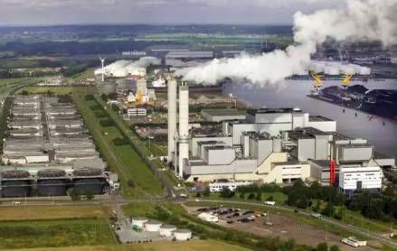 馬克思說(shuō)，事物發(fā)展的過(guò)程是曲折的(恩格斯說(shuō)，馬克思說(shuō)得對(duì)<(￣幔)>)。所以!!!今天我們就講一下日本垃圾分類管理的曲( hu  shuo)折(ba dao)的發(fā)展歷程吧O(∩_∩)O~~廢話不多說(shuō)，直接上干貨∑(っ °Д ° )っ一、末端處理階段20世紀(jì)50年代中期，日本迎來(lái)了經(jīng)濟(jì)高度增長(zhǎng)期，與此同時(shí)“大量生產(chǎn)，大量消費(fèi)，大量廢棄”的社會(huì)現(xiàn)象也隨之出現(xiàn)，從而導(dǎo)致垃圾排放量的急劇增加