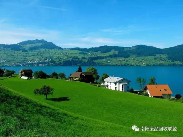 在一份媒體公告中，它把瑞士譽(yù)為“廢品回收領(lǐng)域值得效仿的楷模，極高的回收利用率讓其他歐洲國家望塵莫及。”隨后發(fā)布的政策文件為該機(jī)構(gòu)抵制即將付諸公投的動(dòng)議進(jìn)一步奠定了基礎(chǔ)，某商業(yè)游說團(tuán)體發(fā)布的資訊圖表一一羅列出各國的廢品回收率，最終得出結(jié)論：放眼全球，瑞士可謂是當(dāng)之無愧的廢品回收“世界冠軍”