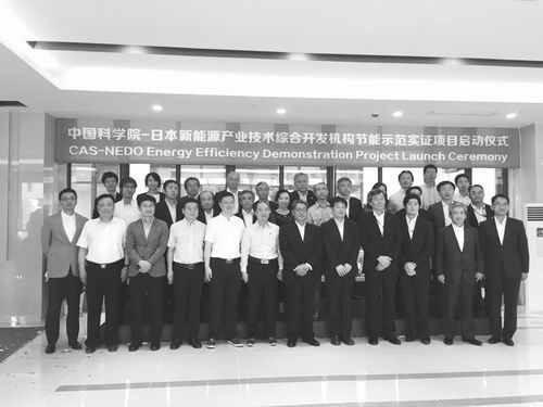 24小時(shí)運(yùn)轉(zhuǎn)的科研大樓有望節(jié)能40%。7月20日，由中國科學(xué)院和日本新能源產(chǎn)業(yè)技術(shù)綜合開發(fā)機(jī)構(gòu)(NEDO)共建的節(jié)能示范大樓正式啟動(dòng)實(shí)證運(yùn)轉(zhuǎn)