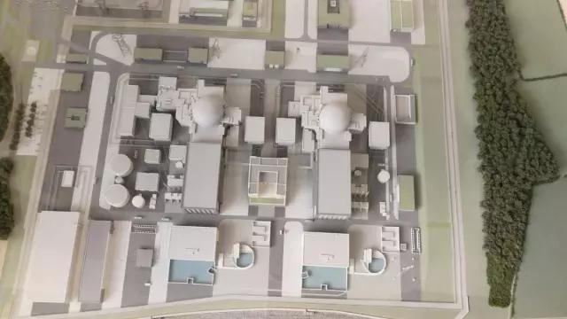 欣克利角核電站將是英國(guó)二十多年來(lái)新建的第一個(gè)核電項(xiàng)目。它位于英格蘭西部的海邊，為中國(guó)和法國(guó)共同出資在英國(guó)修建，中方股份占三分之一