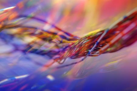 國際市場研究機構(gòu)MarketsandMarkets日前發(fā)布報告稱，2017年，全球電纜復合材料市場（包括鹵化聚合物和非鹵化聚合物）收益有望達到113.6億美元，預計到2022年，這一數(shù)據(jù)將增至164.2億美元，期間年復合增率達到7.7%。建筑和汽車工業(yè)需求增長是促進這一市場穩(wěn)定發(fā)展的主要因素