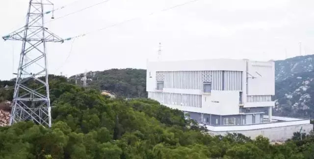 “這是坐落在青澳灣上的世界第一個(gè)多端柔性直流輸電示范工程--南澳±160千伏多端柔性直流輸電示范工程。”由國(guó)資委主辦的“中央企業(yè)貫徹落實(shí)新發(fā)展理念深入實(shí)施創(chuàng)新驅(qū)動(dòng)發(fā)展戰(zhàn)略大力推動(dòng)雙創(chuàng)工作成就展”9月14日開(kāi)幕