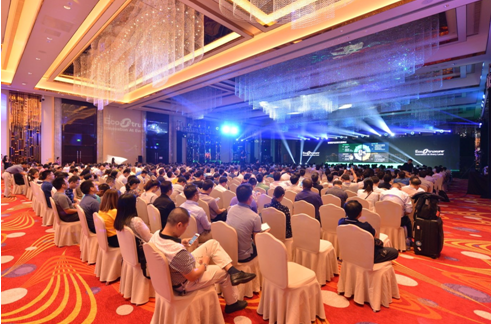 近日，全球能效管理和自動(dòng)化領(lǐng)域的專家施耐德電氣成功舉辦創(chuàng)新峰會(huì)-廈門站活動(dòng)，并在會(huì)議現(xiàn)場(chǎng)預(yù)發(fā)布了全新TeSysGV4電動(dòng)機(jī)斷路器。作為TeSys電動(dòng)機(jī)斷路器家族新成員，該產(chǎn)品繼承了施耐德電氣TeSysGV系列優(yōu)異產(chǎn)品結(jié)構(gòu)和卓越性能，擁有EverLink™專利接線技術(shù)和NFC（近場(chǎng)通信）功能，實(shí)現(xiàn)多種附件一鍵式內(nèi)嵌安裝，為設(shè)備提供更加安全、可靠、高效、智能的解決方案，助力軌道交通、石油石化、起重、電梯、暖通空調(diào)等行業(yè)客戶創(chuàng)造更大價(jià)值