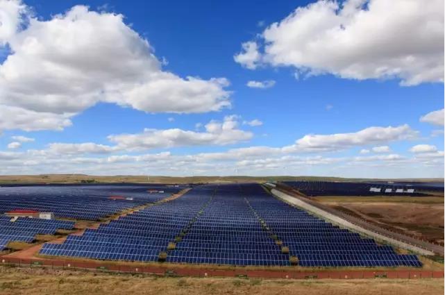 十八大以來，深化改革的巨輪破冰向前。隨著電網(wǎng)企業(yè)改革向縱深推進，其面臨的矛盾和問題錯綜復(fù)雜，愈加需要企業(yè)拿出敢于碰硬的決心和壯士斷腕的勇氣